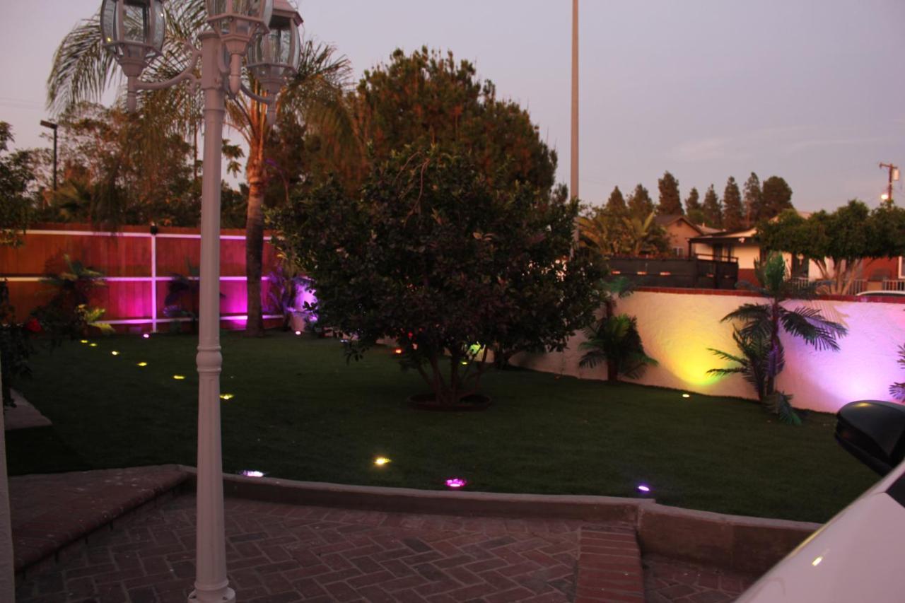 Entire 3 Bedroom With Golf Putting & Hot Appartamento Los Angeles
